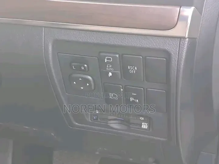 Toyota Land Cruiser 4.6 V8 ZX 2019 White
