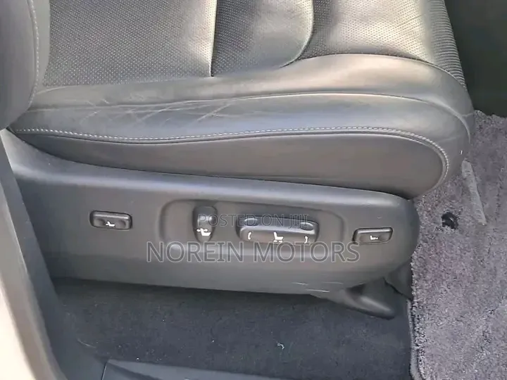 Toyota Land Cruiser 4.6 V8 ZX 2019 White
