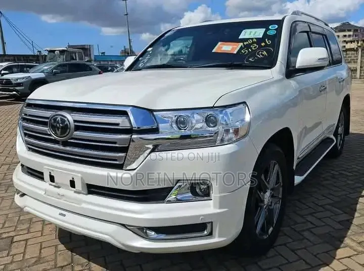 Toyota Land Cruiser 4.6 V8 ZX 2019 White