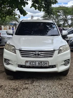 Toyota Vanguard 2011 White