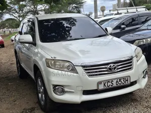 Toyota Vanguard 2011 White
