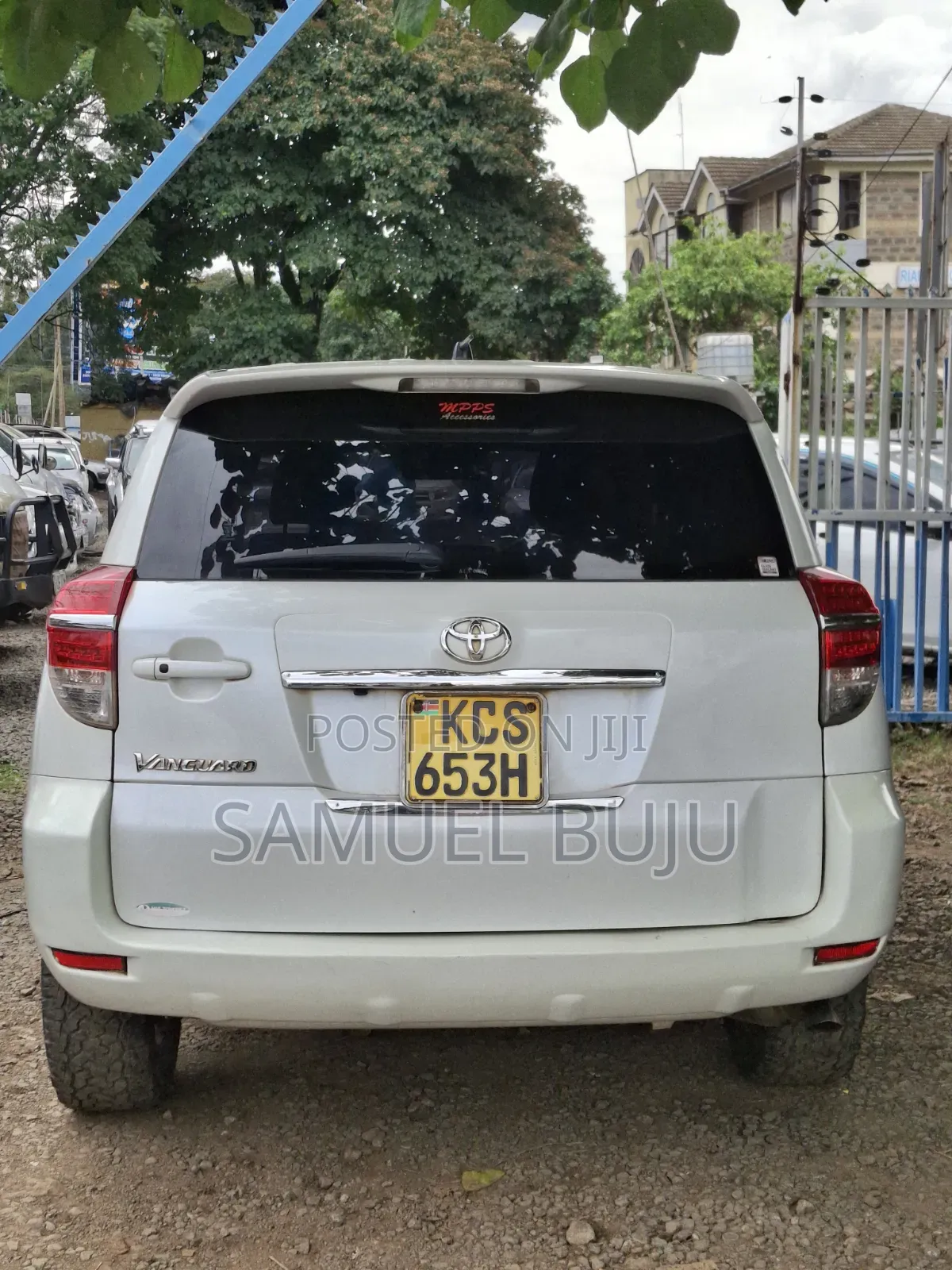 Toyota Vanguard 2011 White