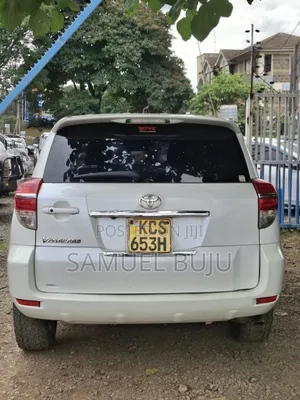 Toyota Vanguard 2011 White