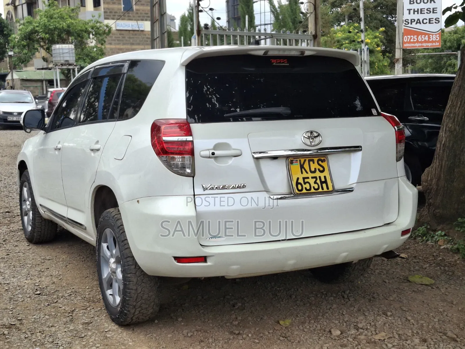 Toyota Vanguard 2011 White