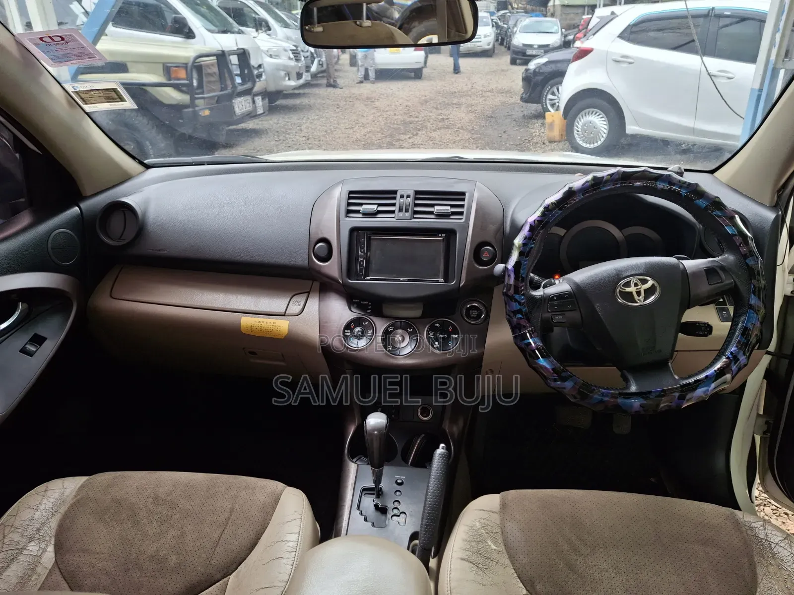 Toyota Vanguard 2011 White