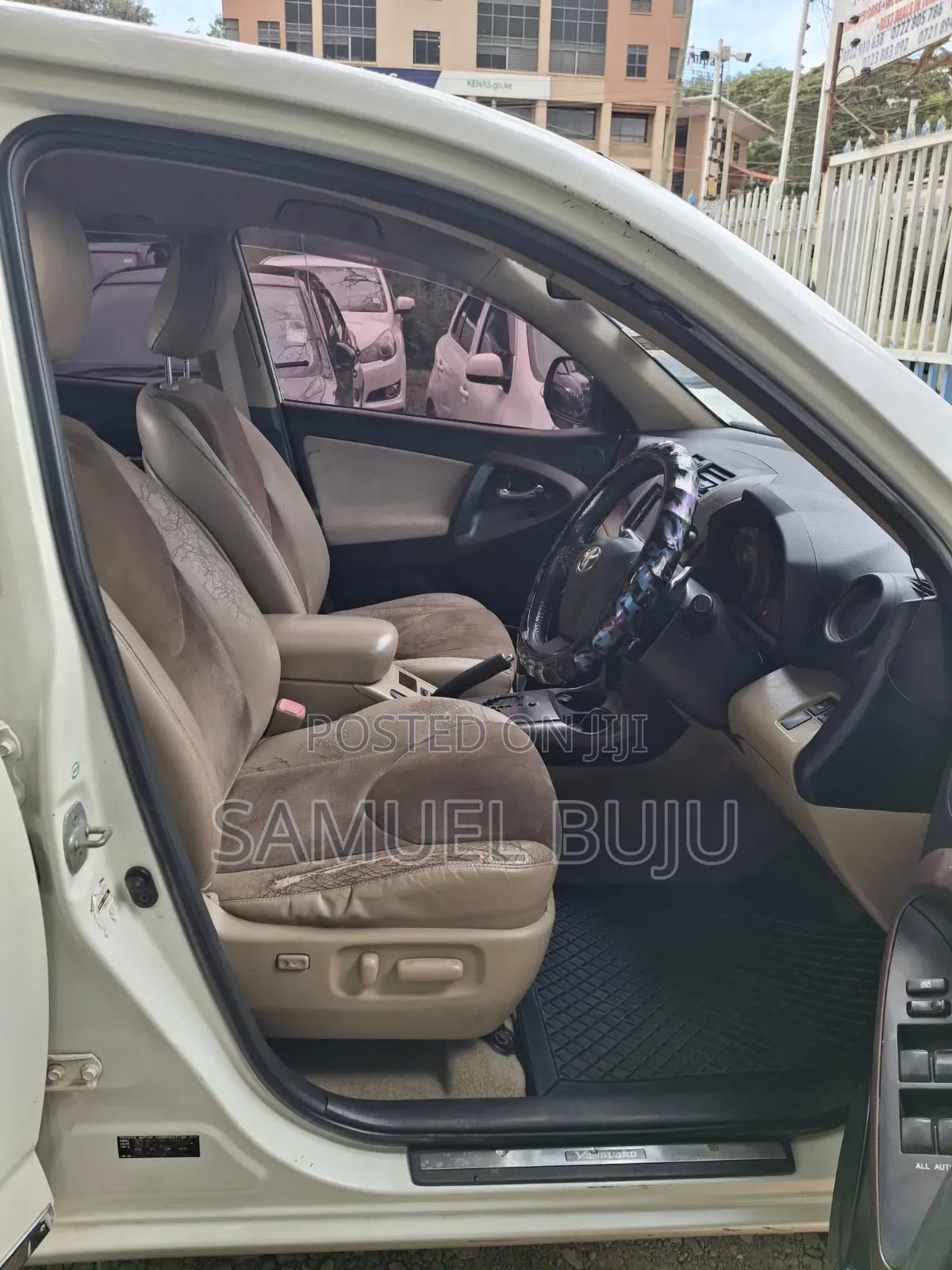 Toyota Vanguard 2011 White