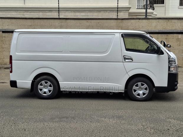 Toyota HiAce 2014 White - thumbnail 4