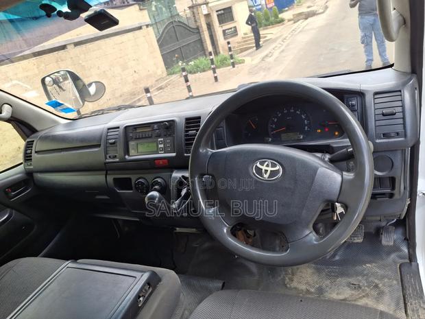 Toyota HiAce 2014 White - thumbnail 9