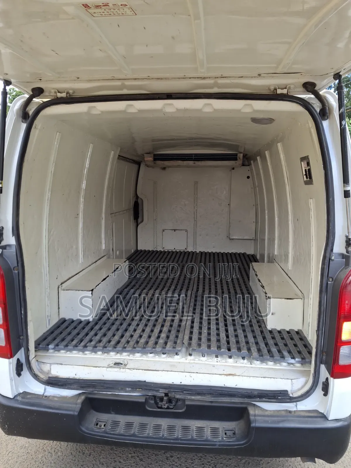 Toyota HiAce 2014 White