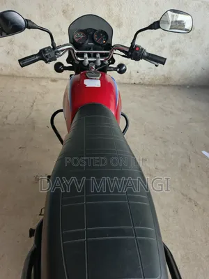 Bajaj Boxer 125 2025 Red