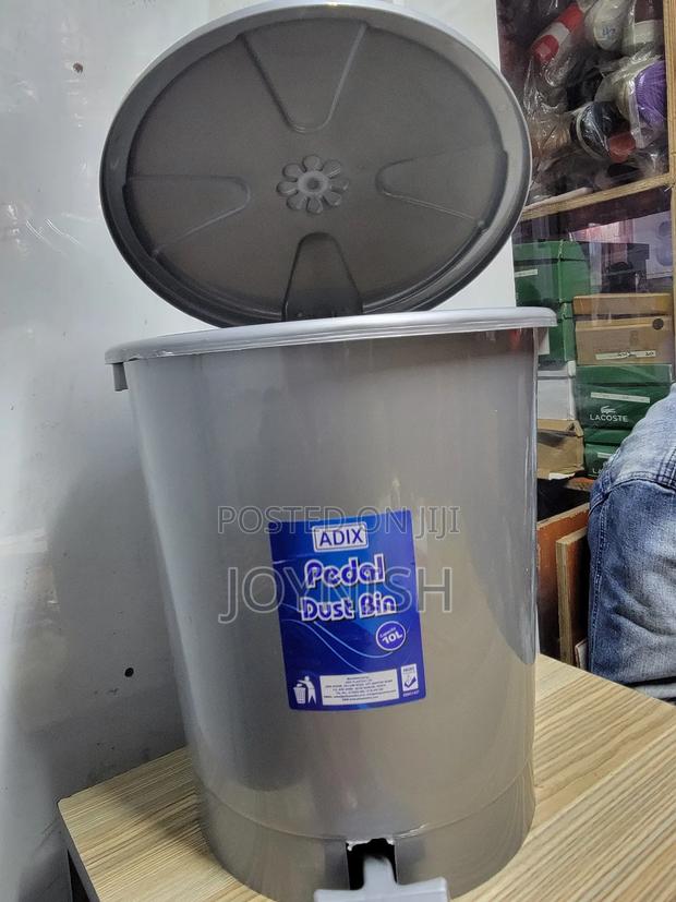 Adix 10litre Pedal Bin - thumbnail 2