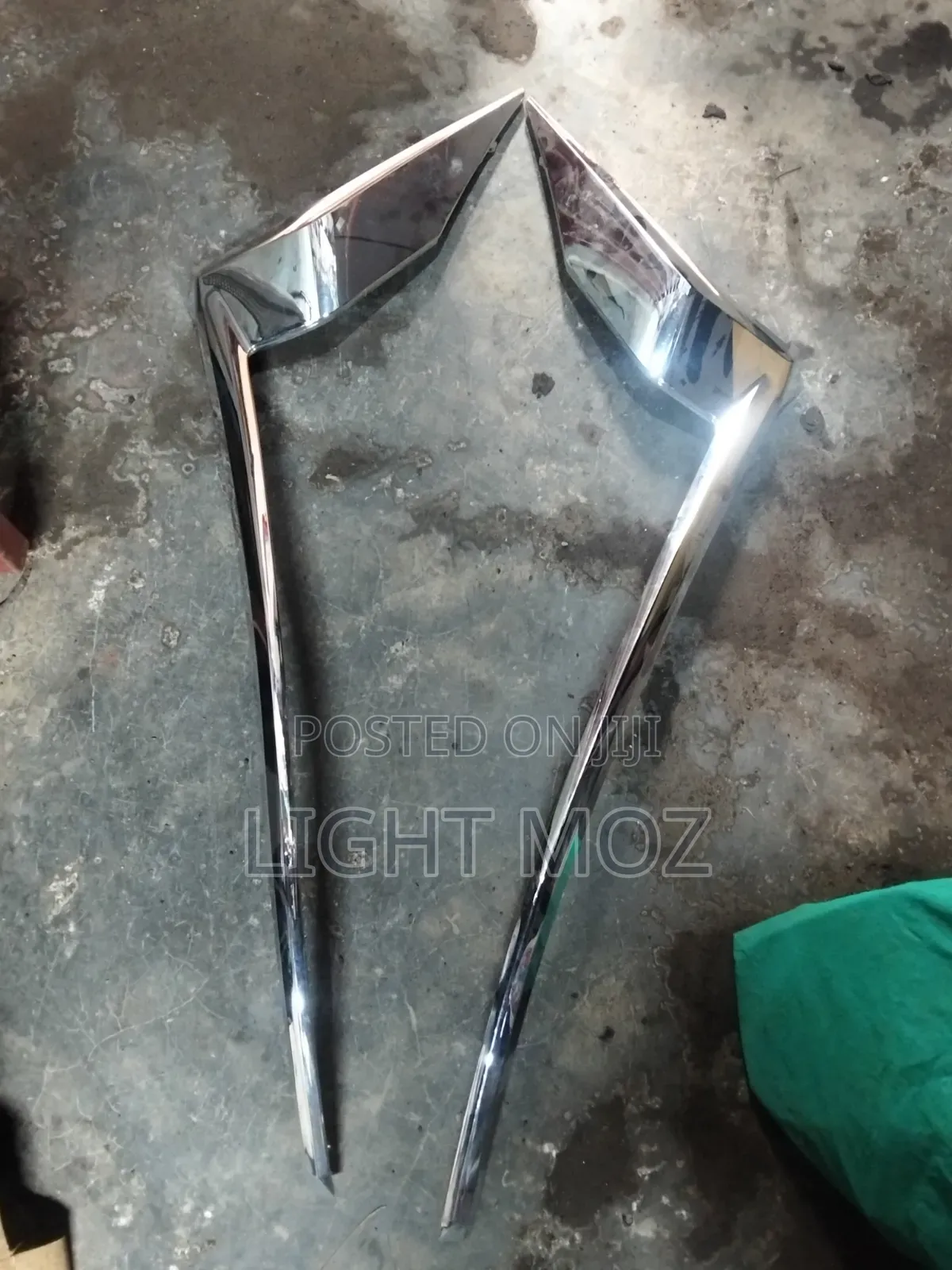 Prado Fj150headlight Chrome Moulding