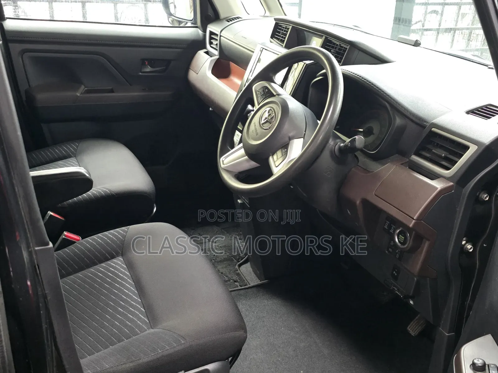 Toyota Tank 1.0 FWD 2020 Black