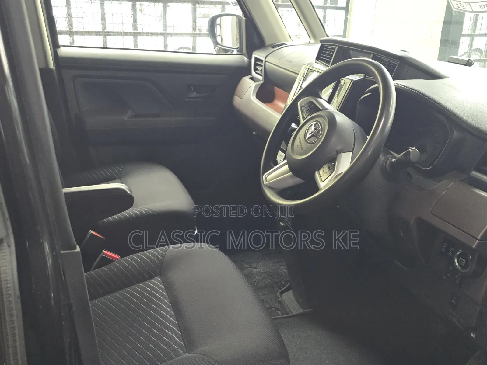 Toyota Tank 1.0 FWD 2020 Black