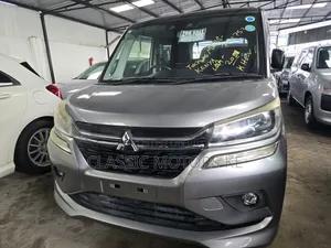 Mitsubishi SpaceWagon 2019 Gray