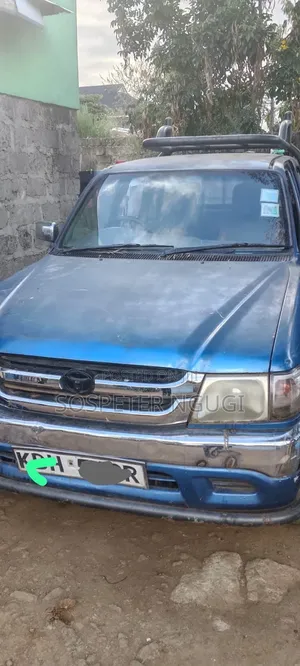 Toyota Hilux 2002 Blue