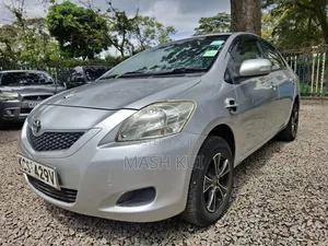 Toyota Belta 2011 Silver