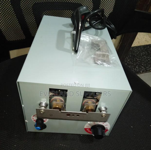 Automatic Chicken Debeaker Machine