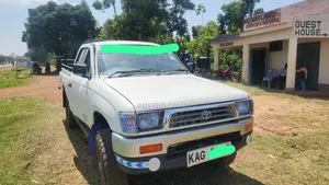 Toyota Hilux 2000 White