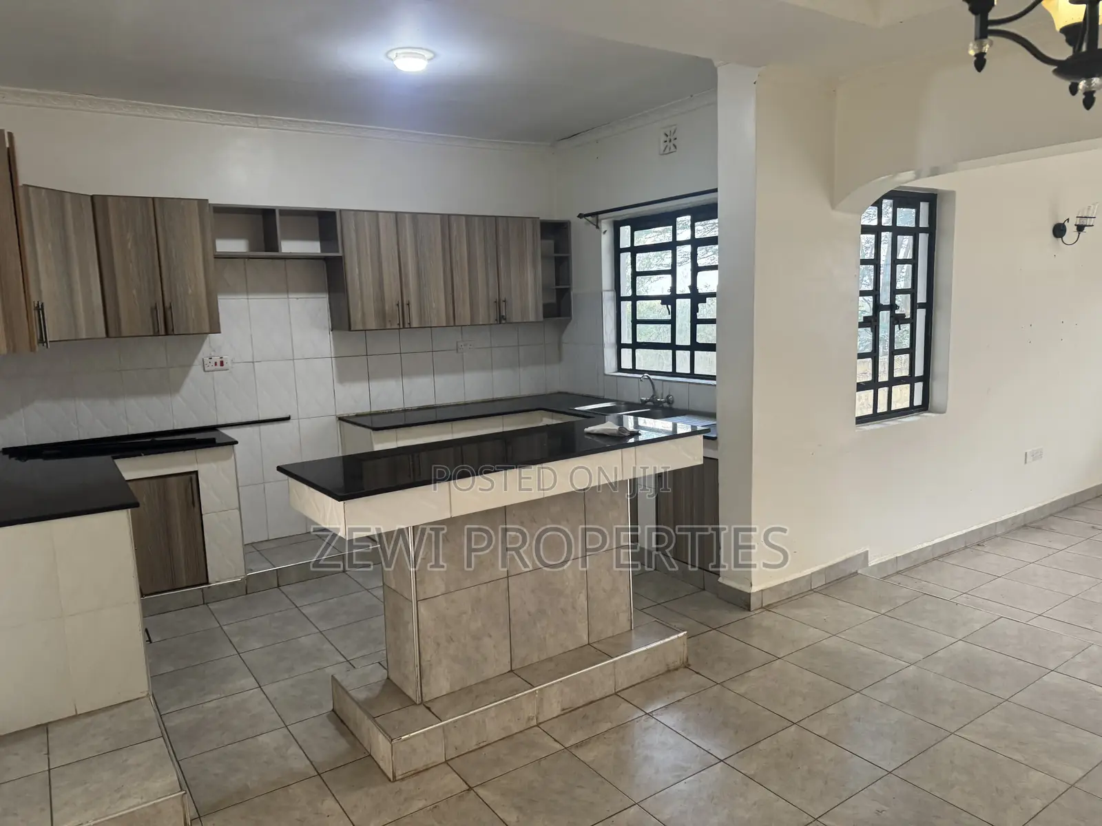 3bdrm Bungalow in Oluulua for sale