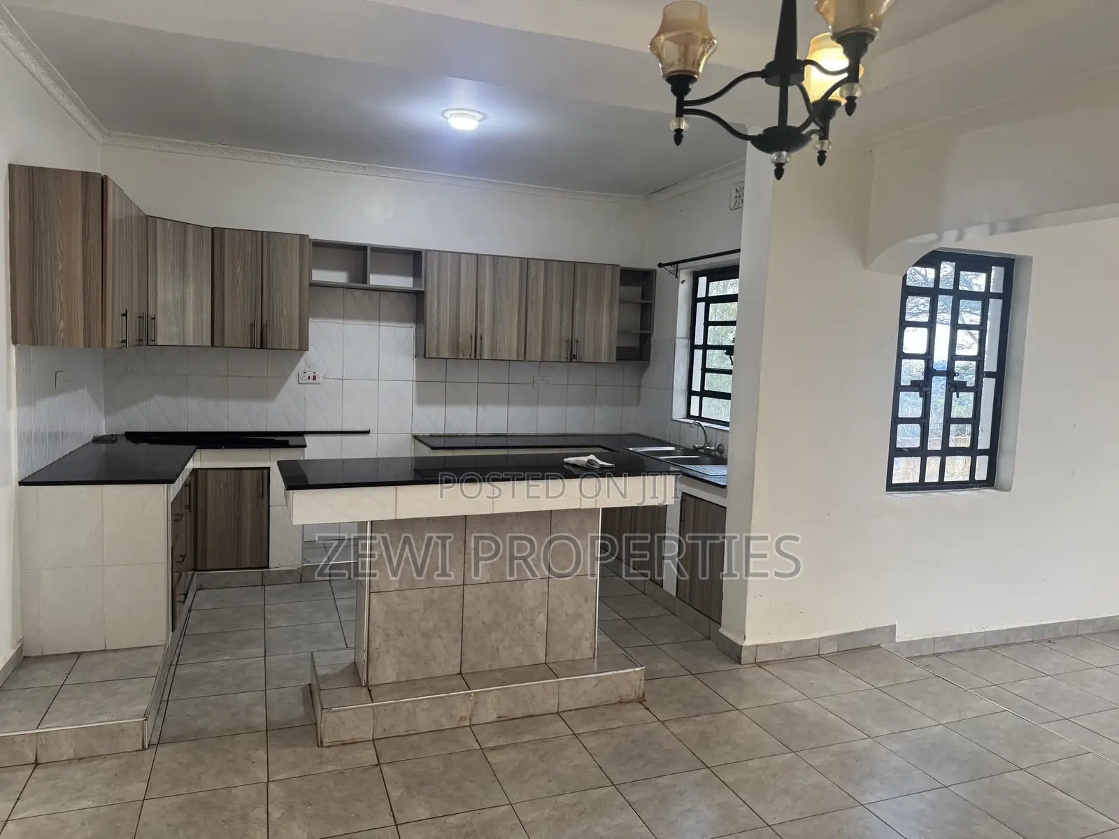 3bdrm Bungalow in Oluulua for sale