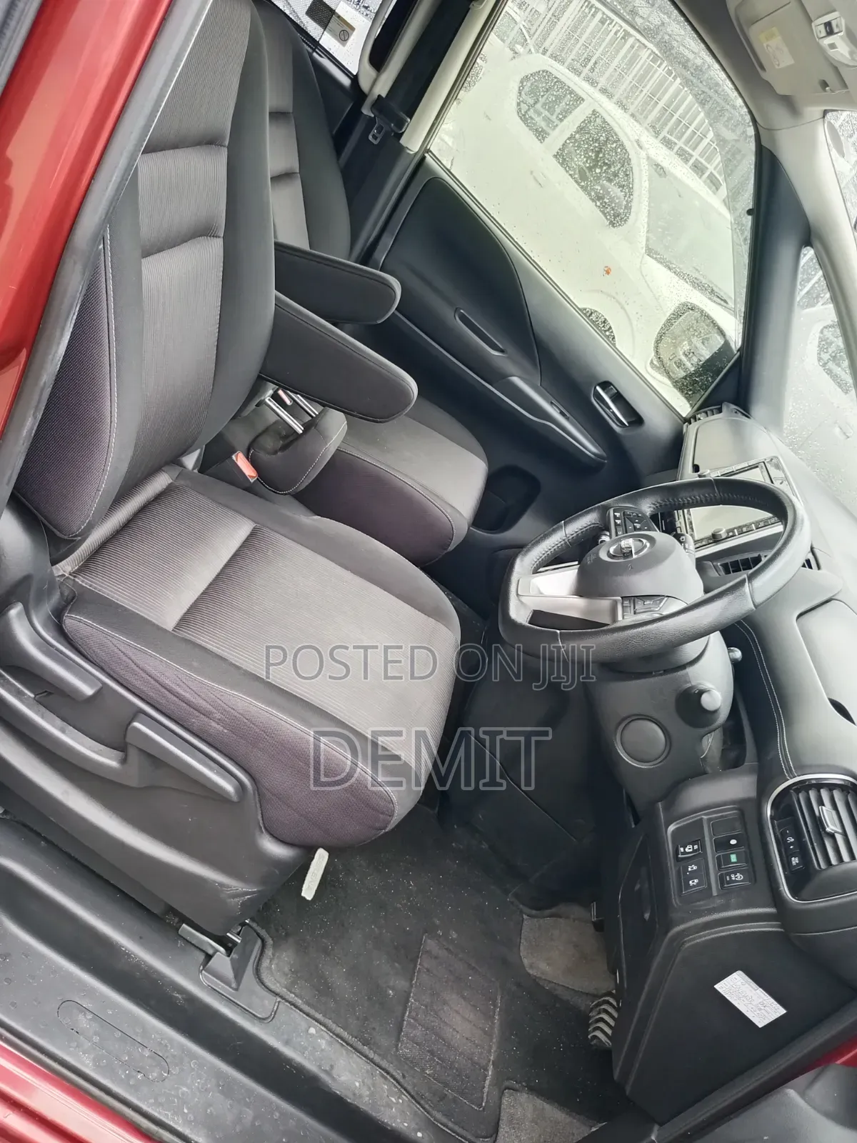 Nissan Serena 2019 Red