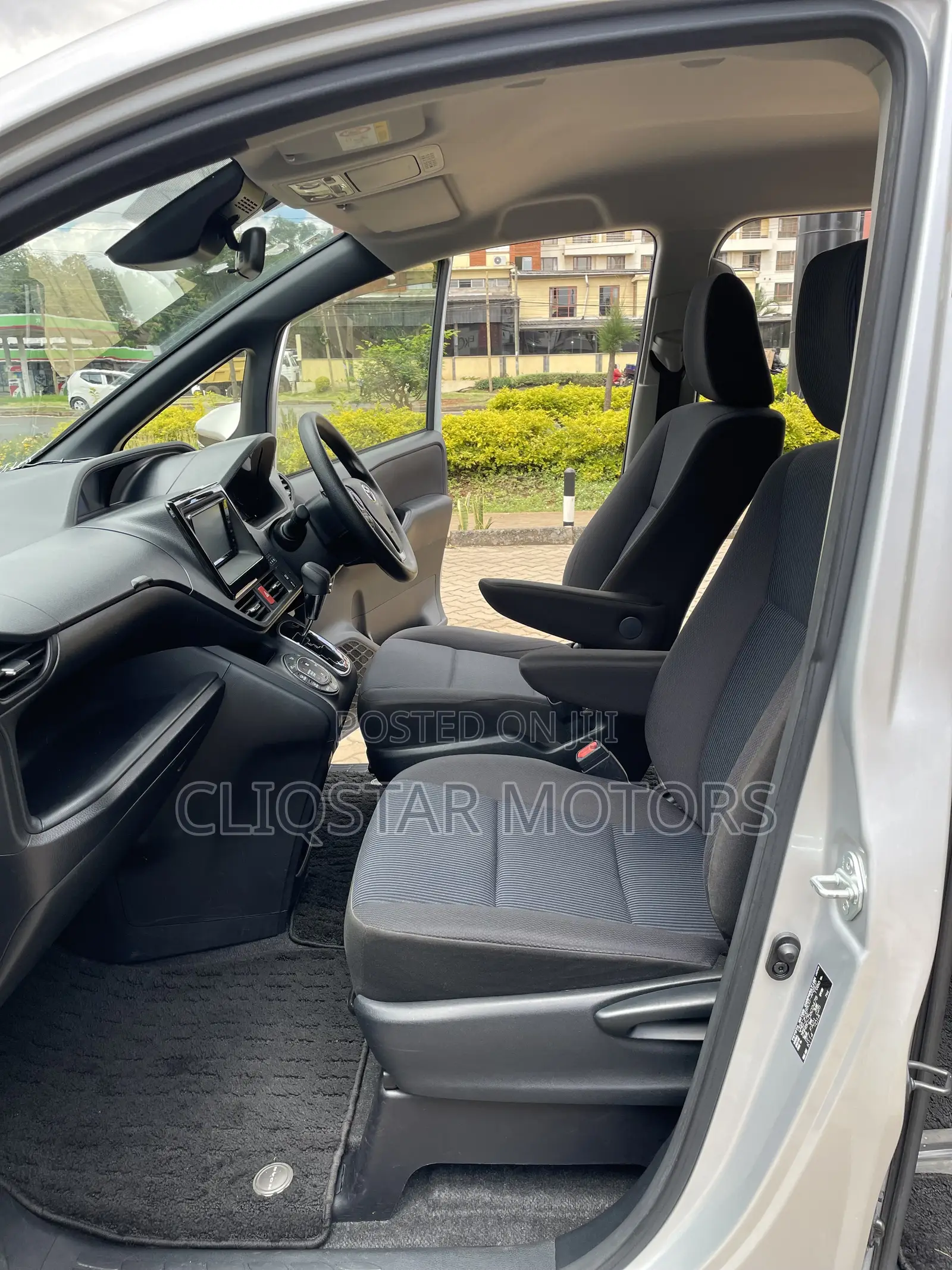 Toyota Noah 2.0 FWD (8 Seater) 2020 Silver