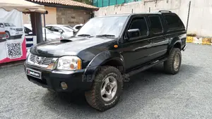 Nissan Navara 2004 Black