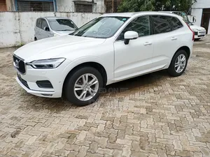 Volvo XC60 T5 Momentum AWD 2019 White
