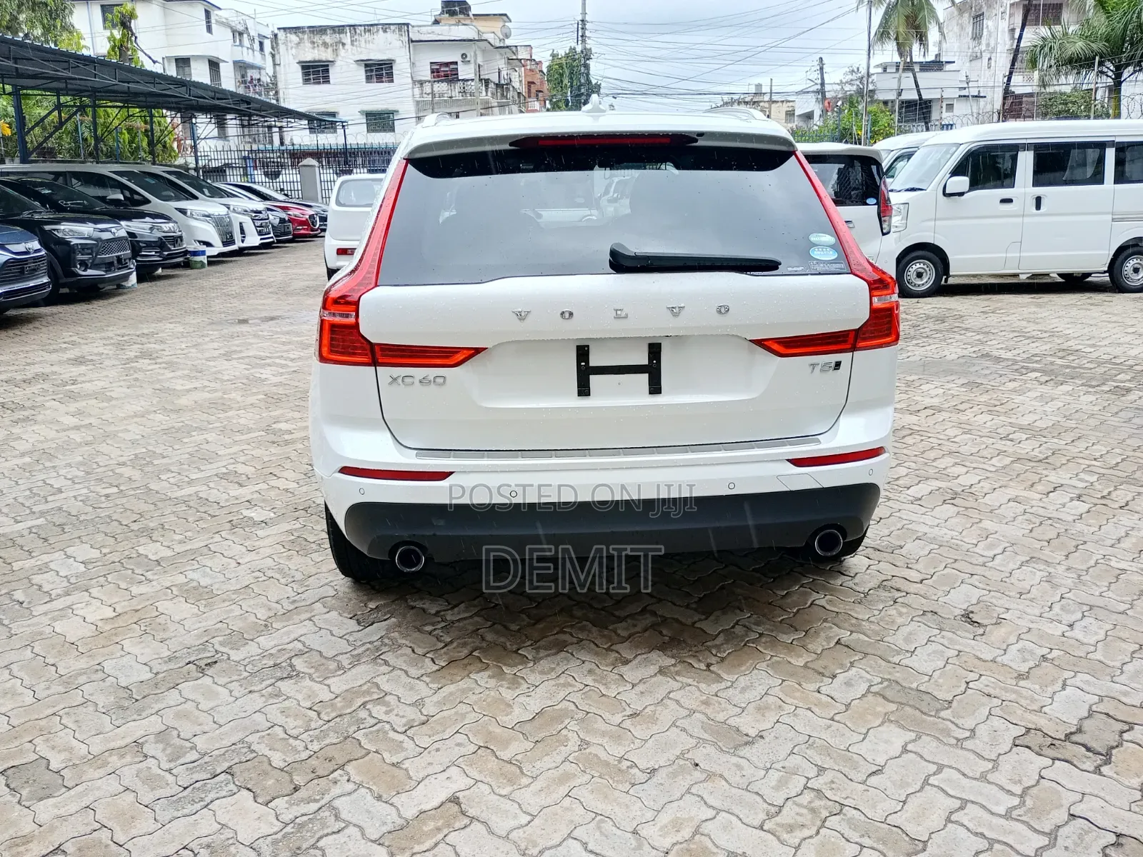 Volvo XC60 T5 Momentum AWD 2019 White