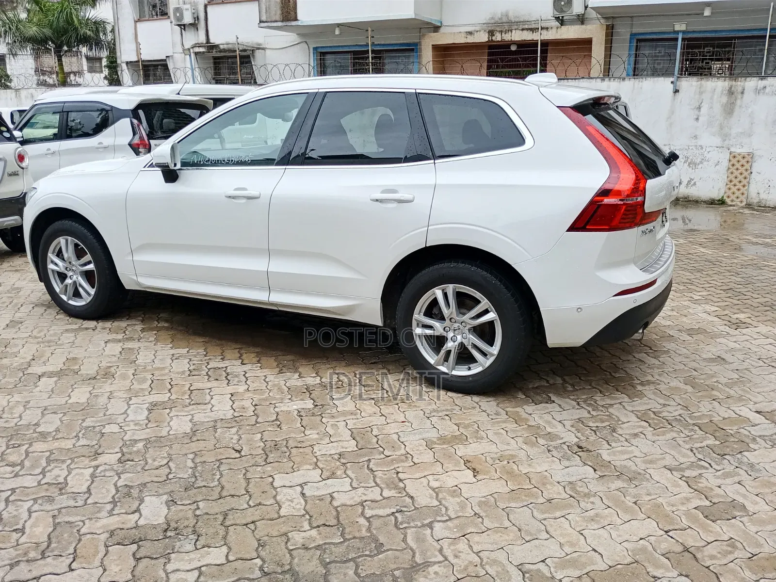 Volvo XC60 T5 Momentum AWD 2019 White