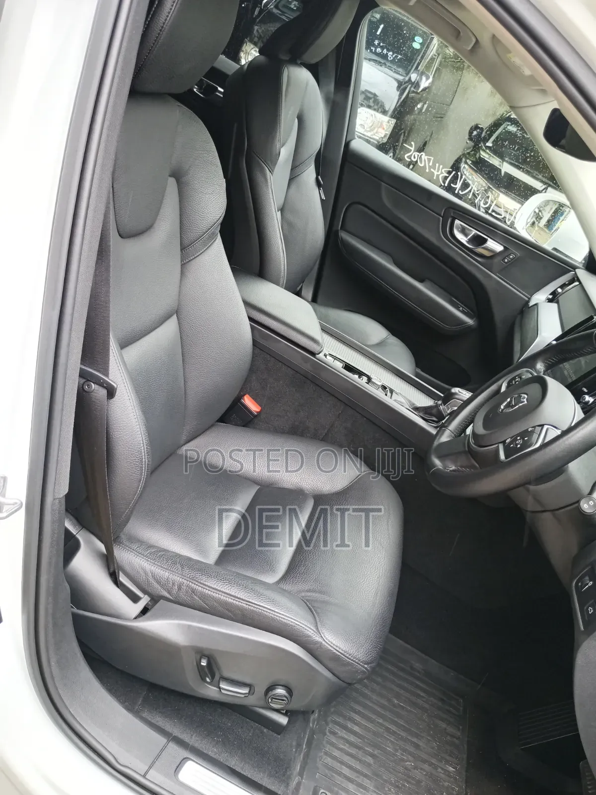 Volvo XC60 T5 Momentum AWD 2019 White