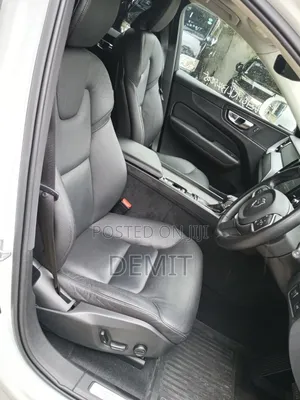 Volvo XC60 T5 Momentum AWD 2019 White
