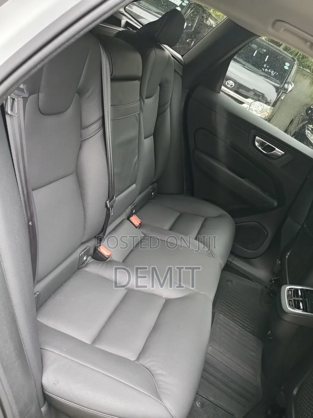 Volvo XC60 T5 Momentum AWD 2019 White