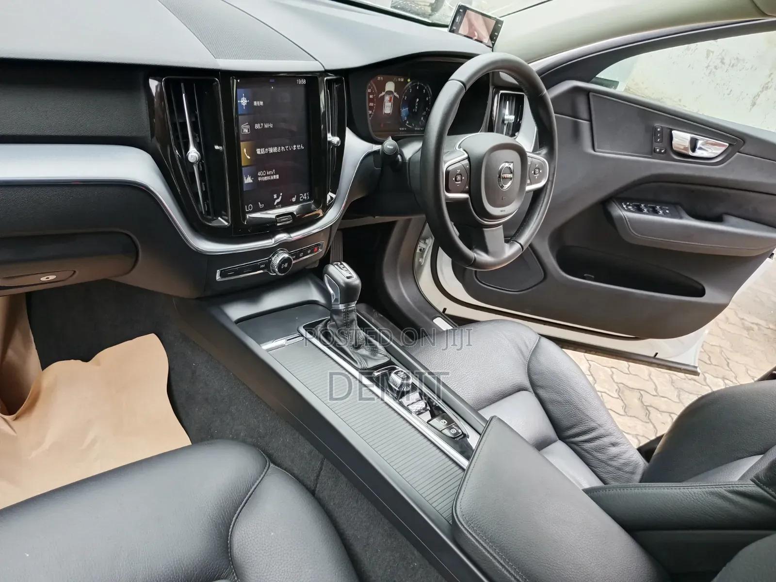 Volvo XC60 T5 Momentum AWD 2019 White