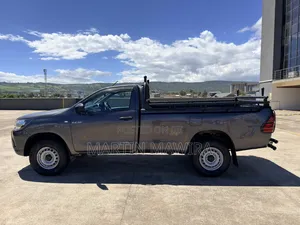 Toyota Hilux 2020 Silver