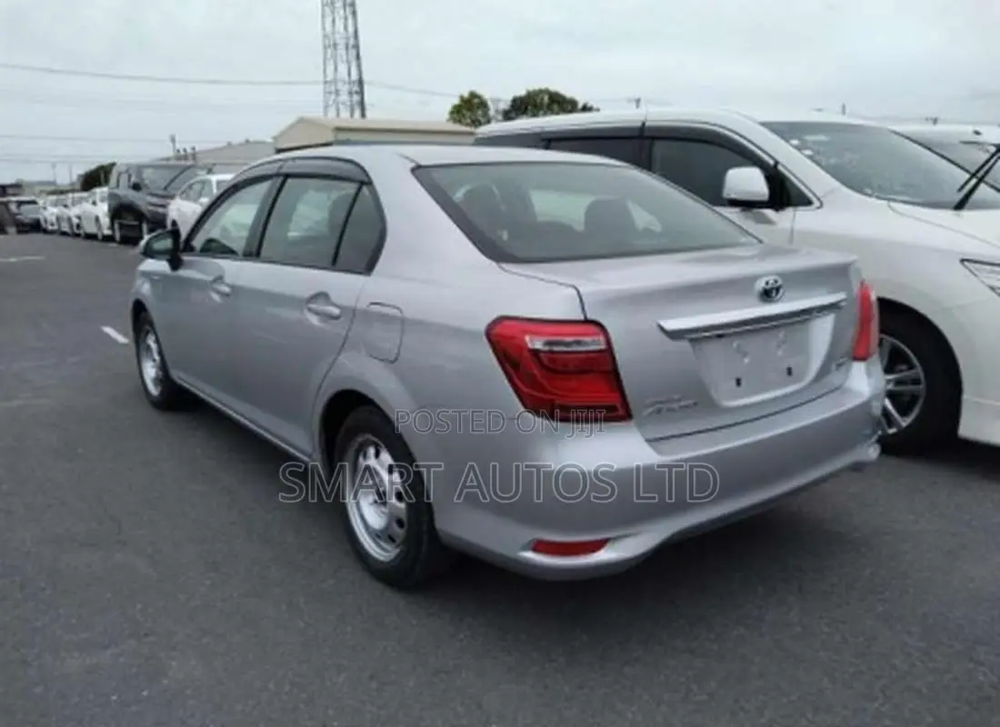 Toyota Axio 1.5 Hybrid 2WD 2019 Silver