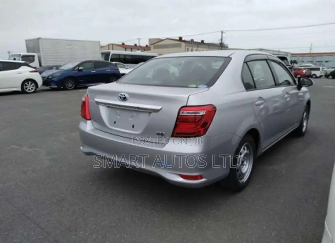 Toyota Axio 1.5 Hybrid 2WD 2019 Silver