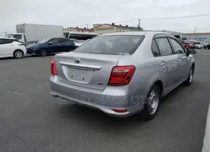 Toyota Axio 1.5 Hybrid 2WD 2019 Silver