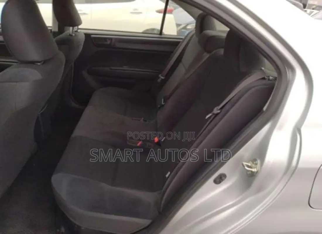 Toyota Axio 1.5 Hybrid 2WD 2019 Silver