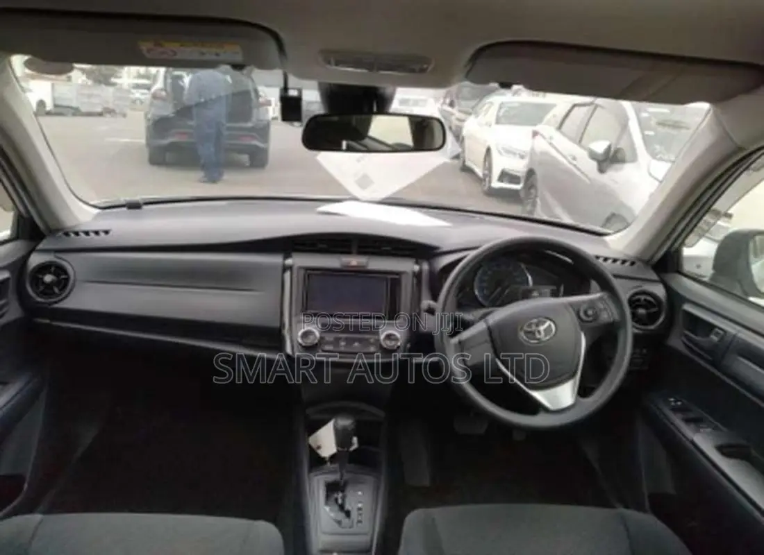 Toyota Axio 1.5 Hybrid 2WD 2019 Silver