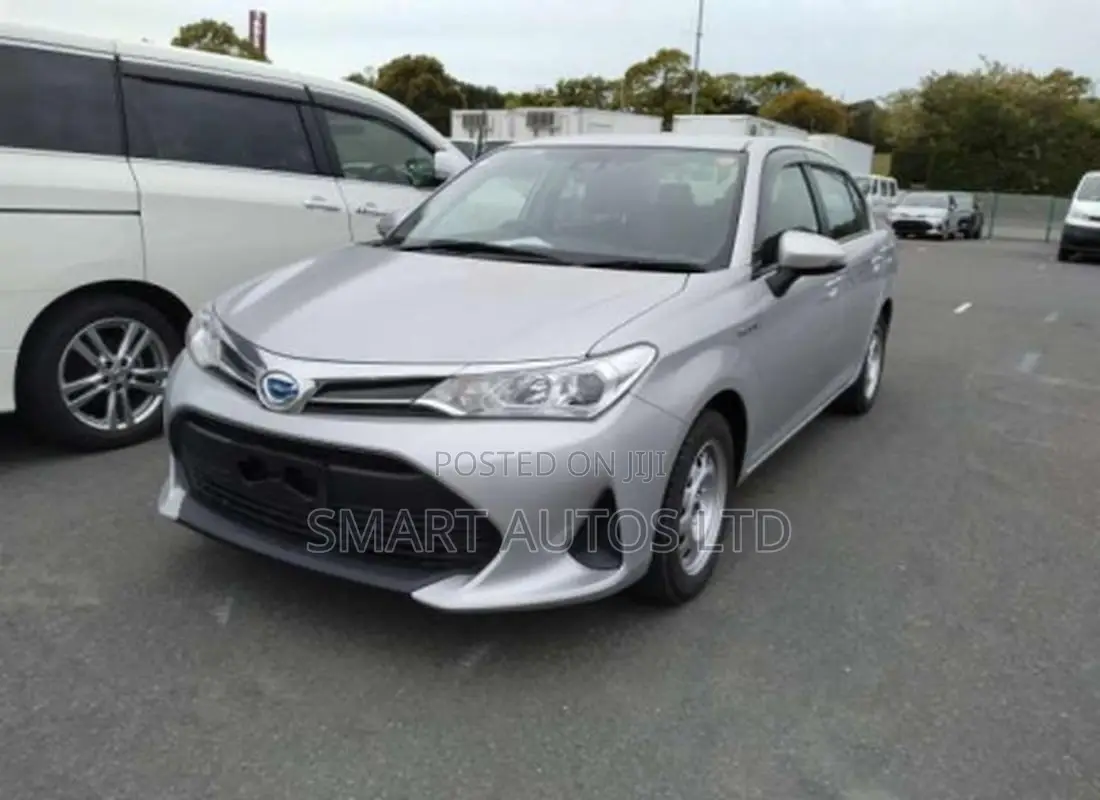 Toyota Axio 1.5 Hybrid 2WD 2019 Silver