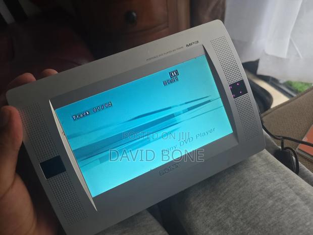 Retro Portable Sony DVD/Cd Player - thumbnail 2