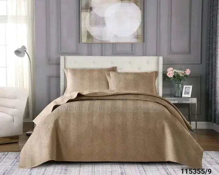 Soft *Velvet* Bedcovers 
With 2 Pillow Cases
Size *7/8*