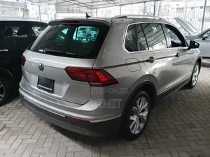 Volkswagen Tiguan 2018 Gold