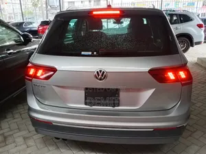 Volkswagen Tiguan 2018 Gold