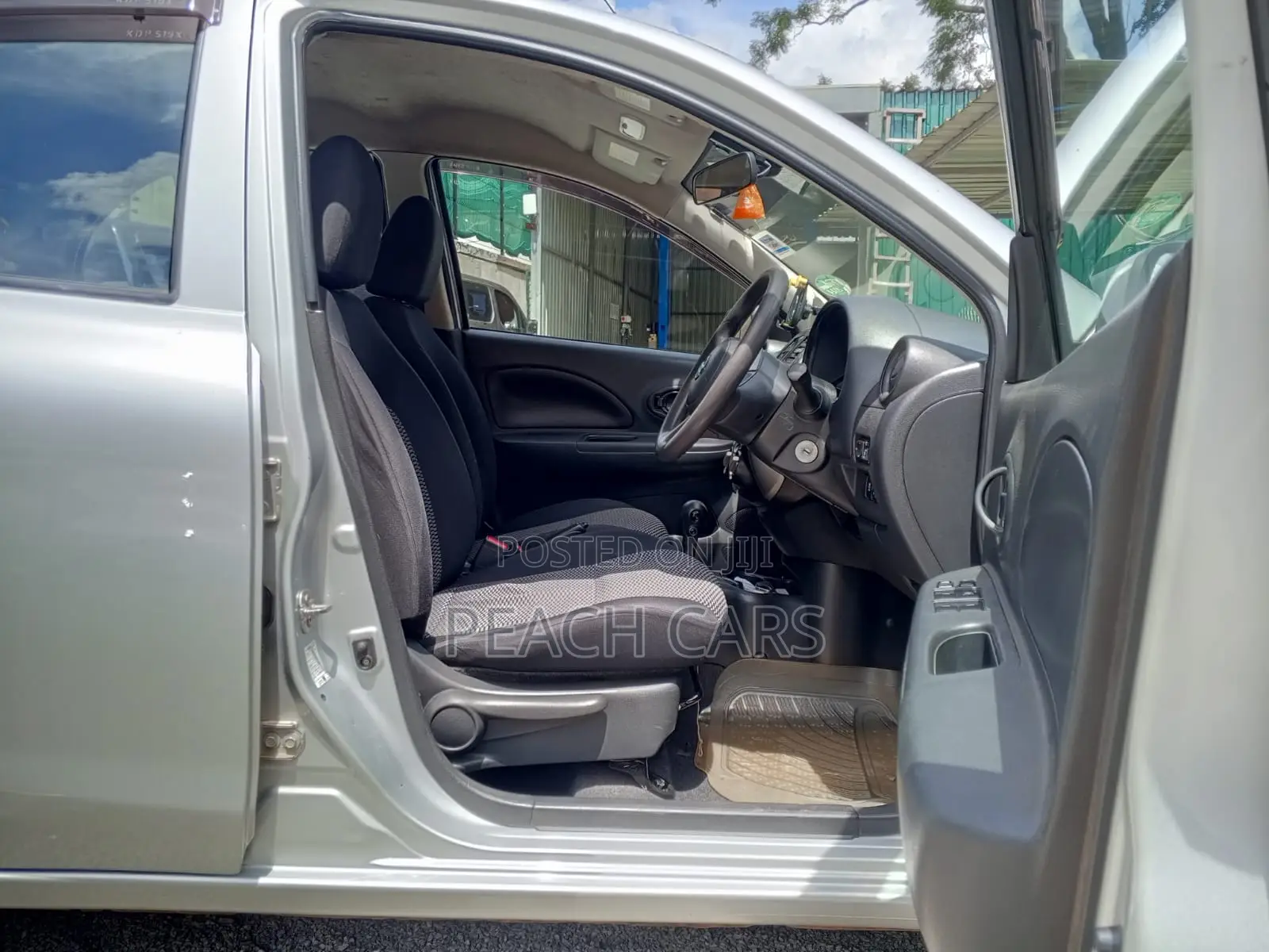 Nissan March 2016 Silver