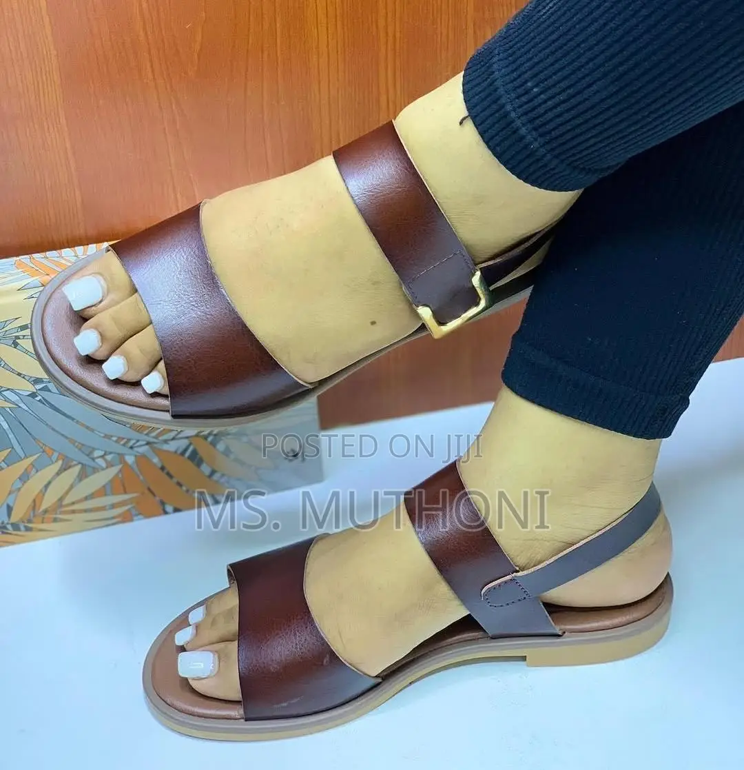 Simple Design Twin Straps and a Gold-Toned Buckle Detail Flat Sandals