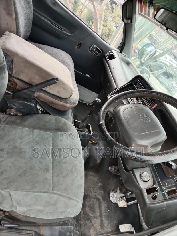 Toyota HiAce 2013 White - thumbnail 7