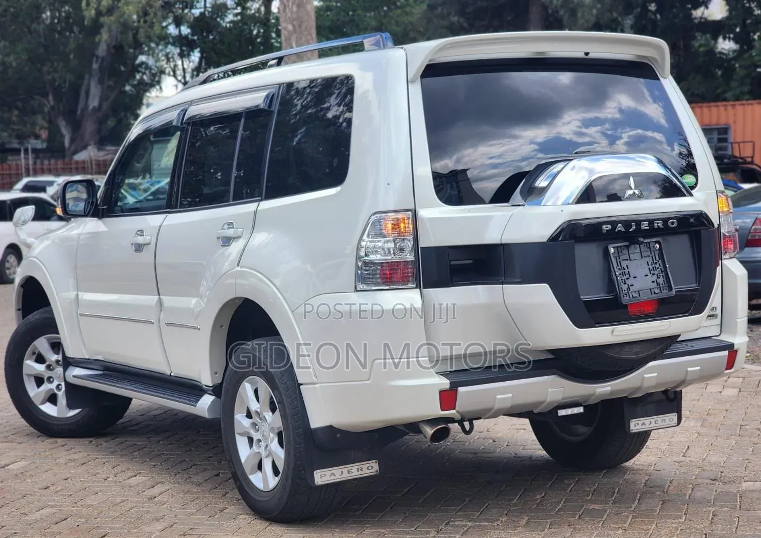 Mitsubishi Pajero 2019 White